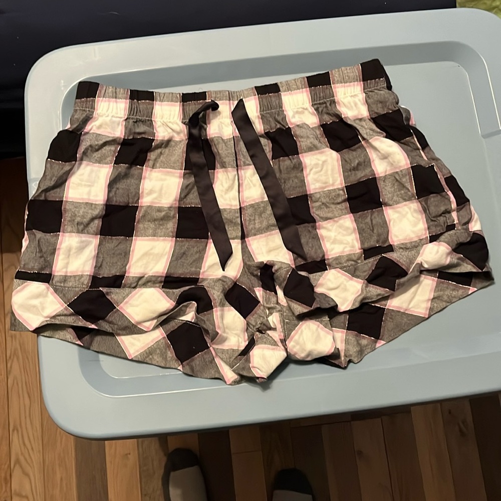 Size small Victoria secret sleep shorts. Super comfy.